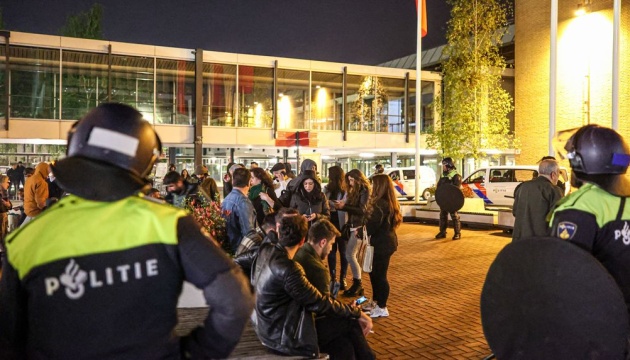 На турецькій виборчій дільниці в Амстердамі сталася бійка за участі 300 людей