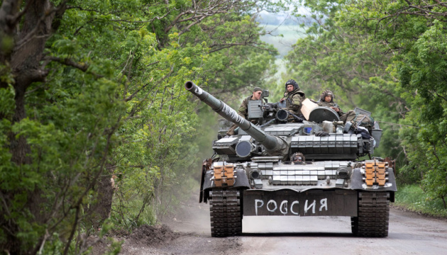 Russen beschießen mit Panzern Kosatscha Lopan, zwei Zivilisten verletzt