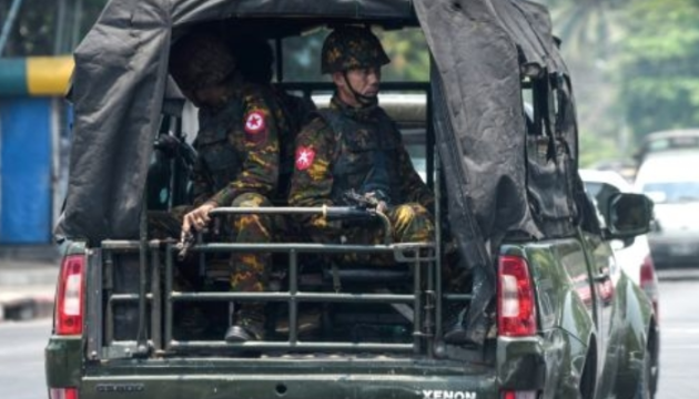 У М’янмі обстріляли гумконвой, який супроводжували дипломати з Індонезії та Сінгапуру