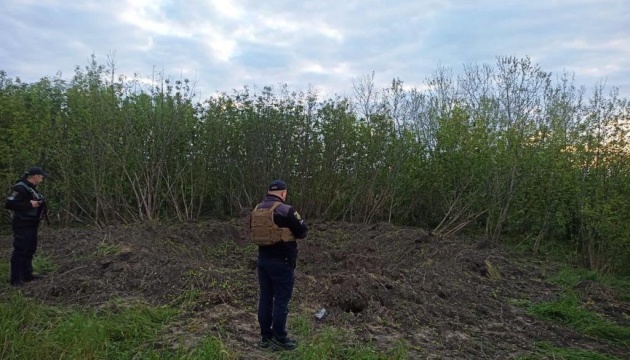 Shell crater about 8m wide found in Kyiv region