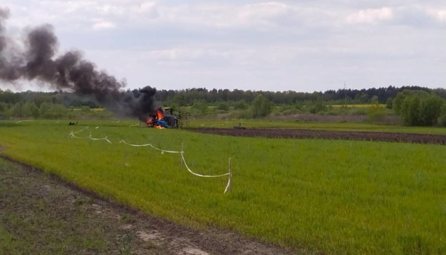Traktor fährt auf Mine im Westen der Ukraine, ein Toter und ein Verletzter