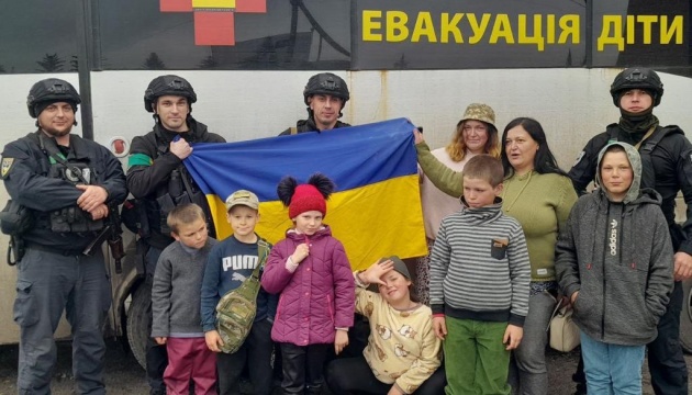 Із небезпечних населених пунктів Харківщини евакуювали всіх дітей