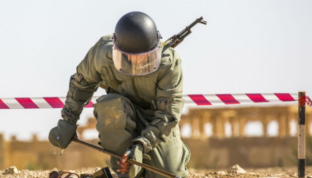 Irish military train Ukrainian forces demining, bomb disposal