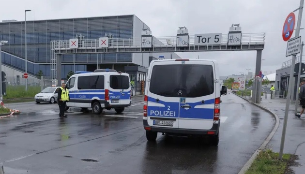 На заводі Mercedes у Німеччині сталася стрілянина, є жертви – ЗМІ
