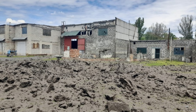 Russians shell Kramatorsk community at night, hitting a school, residential sector