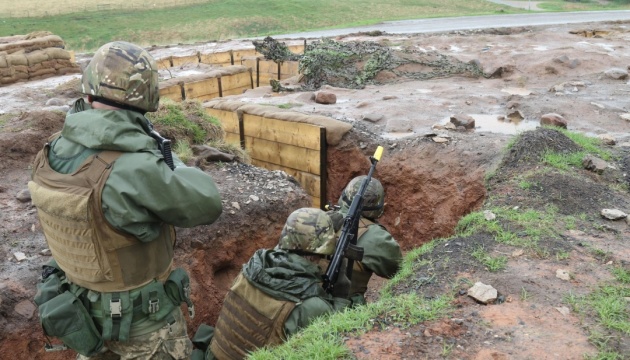 Шведські інструктори у Британії вчать військових ЗСУ вести позиційні бої