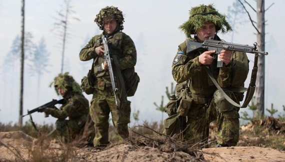 Fake about war: Ukrainians in Estonia being called up for military training under threat of deportation