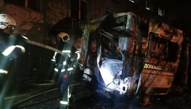 У Києві згоріло авто «швидкої»: одна жінка загинула, ще одна – поранена 