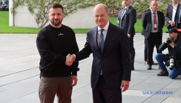 Zelensky arrives at meeting with German Chancellor 