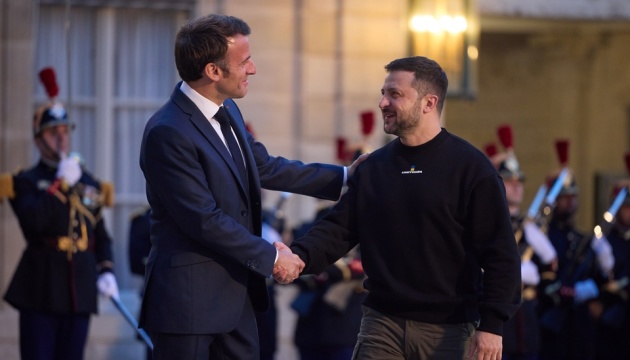 Zelensky se reúne con Macron en la cumbre de Chisináu