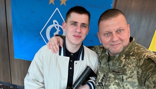На фронті серйозно поранений боєць Зубарєв, якому Залужний вручав «Золотий Хрест»