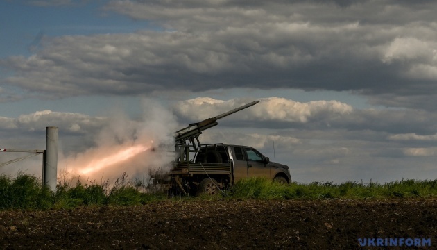 In Richtung Bachmut zerstören Streitkräfte ein Geschütz und ein Munitionslager der Russen