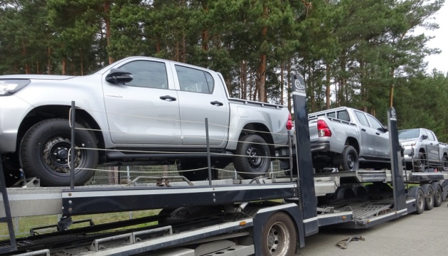 Germany donates 34 more pickup trucks to Ukraine's military