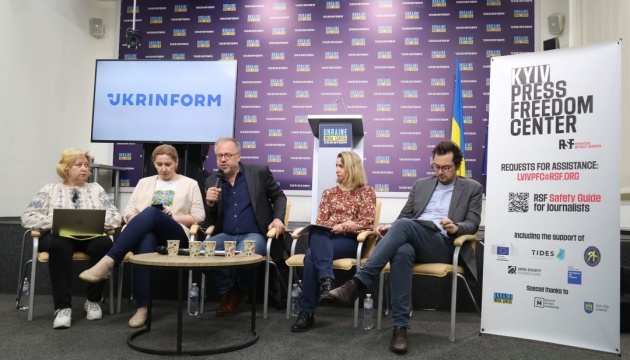 RSF exhorte les autorités ukrainiennes à lancer une feuille de route en huit points pour la liberté et la fiabilité de l’information