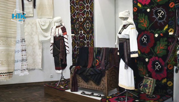 У Коломийському музеї показали одяг буковинців 19-20 століть