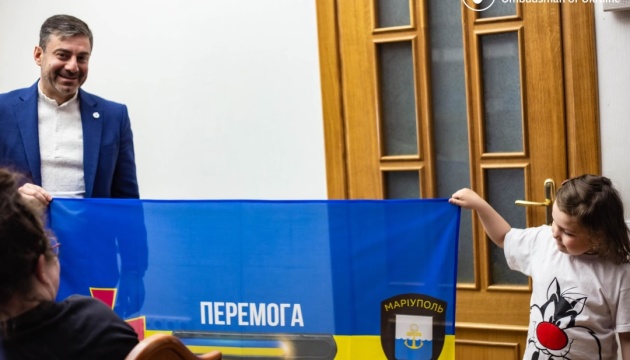 В Україну з РФ повернули шестирічну дівчинку, батьки якої тривалий час були у полоні