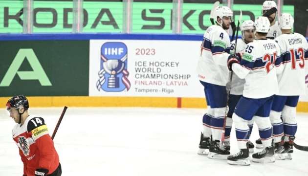 Чемпіонат світу з хокею: збірна США перемогла Австрію, Латвія дотисла Норвегію