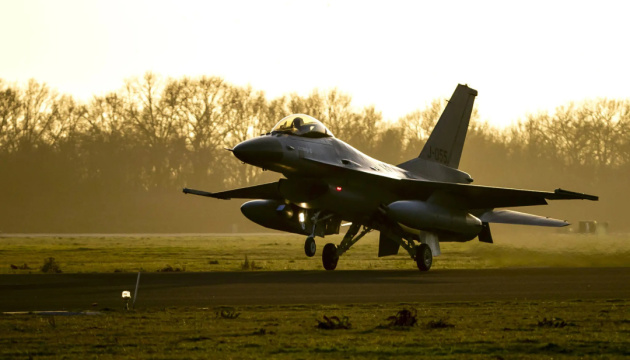 У Конгресі США закликали Байдена розблокувати постачання винищувачів F-16 Україні – NYT