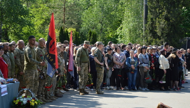 У Кропивницькому поховали шістьох захисників України