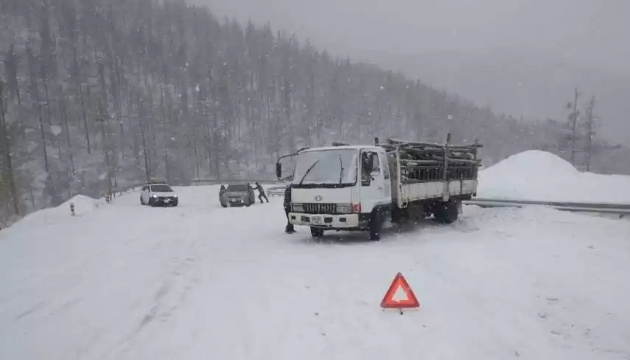 Сніговій у Монголії пошкодив будинки та лінії електропередач
