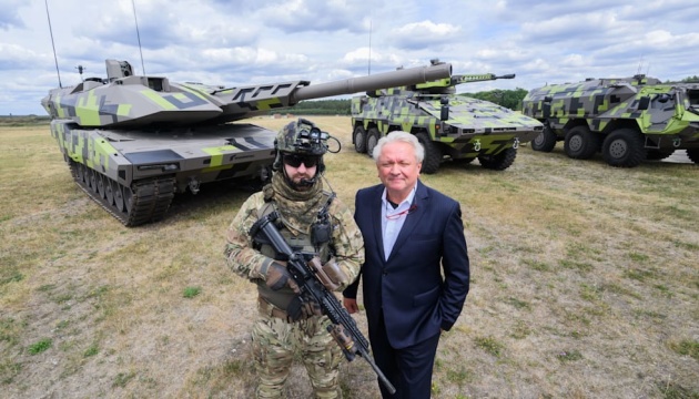 Керівник Rheinmetall розкрив деталі українсько-німецького виробництва броньованої техніки
