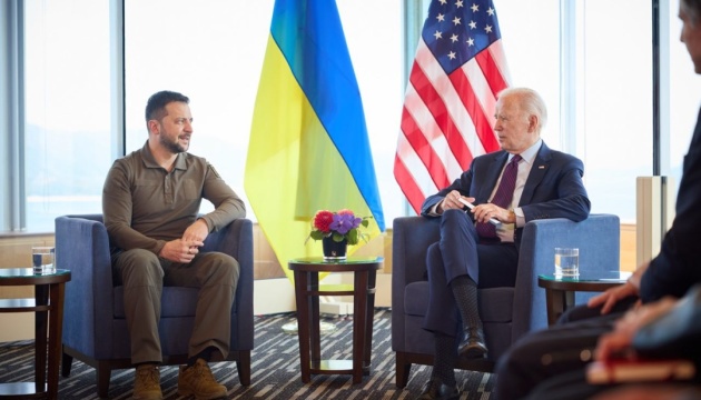 Зеленський обговорив із Байденом посилення оборонних можливостей України