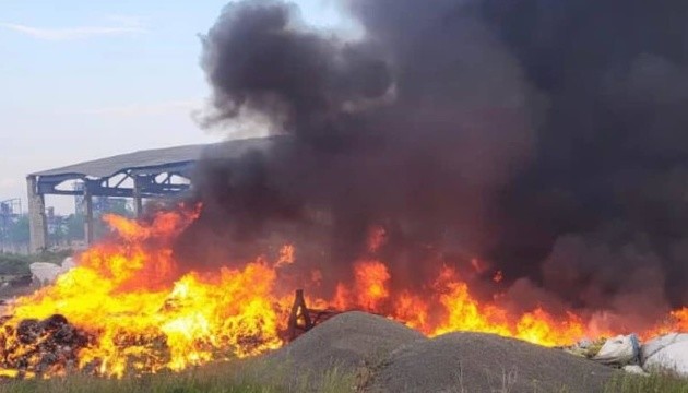 Унаслідок обстрілів РФ підприємства у Куп’янську поранені троє людей