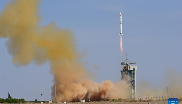 Китай запустив нові супутники для космічних досліджень