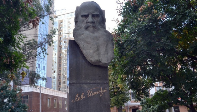 В Одесі демонтують пам’ятник Льву Толстому