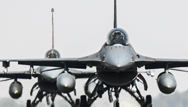 Josep Borrell : La formation des pilotes ukrainiens sur les avions de combat F-16 a déjà commencé 