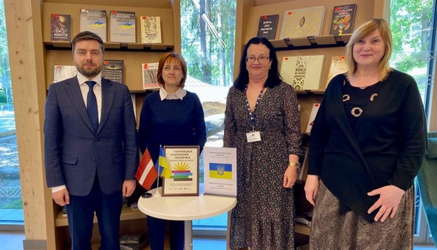 Українська книжкова поличка з’явилася у латвійському місті Огре