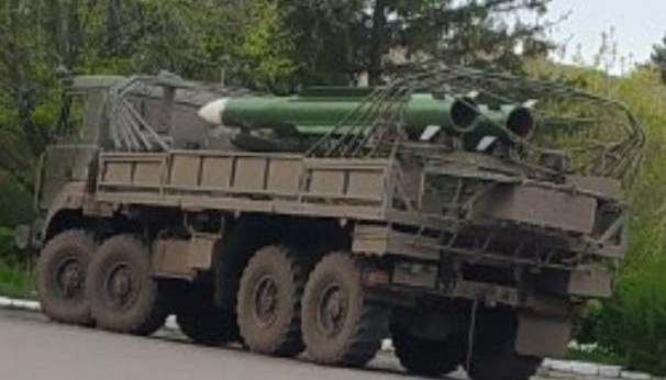 У Маріуполі фіксують переміщення російських вантажівок із ракетами для систем ППО