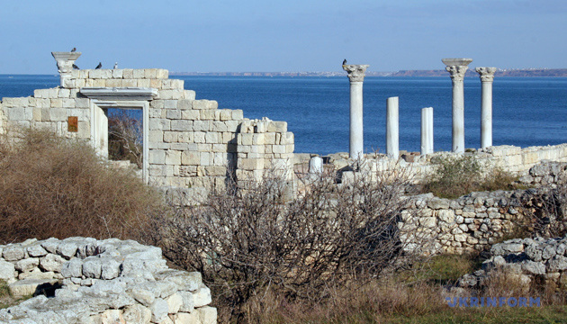 Russians loot museum reserve 