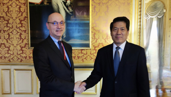 Спецпосланець Пекіна в Парижі обговорив політичне врегулювання «української кризи»