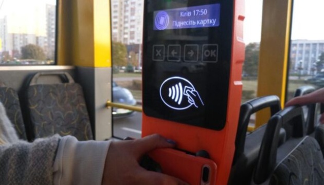 У Києві тестують систему безконтактної оплати у маршрутках