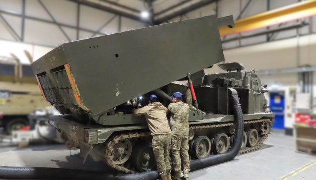 У Британії українських військових вчать ремонтувати РСЗВ М270