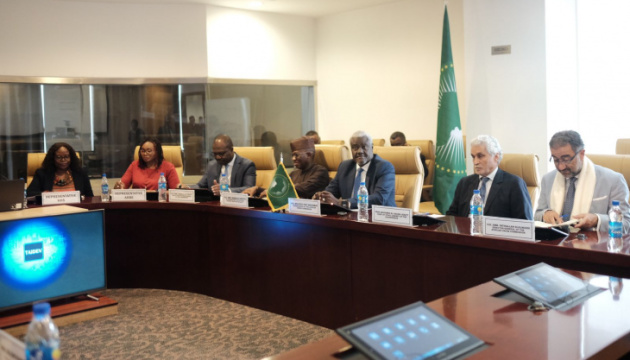 Kuleba se reúne con los líderes de la Unión Africana