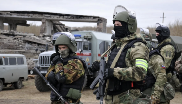 Загарбники збільшують кількість блокпостів та мінують околиці міст на Луганщині
