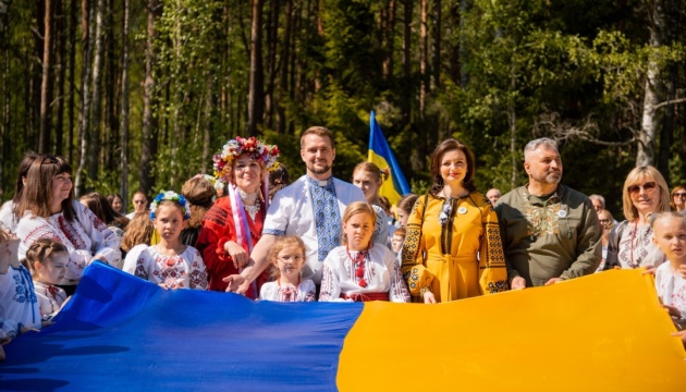 На фестивалі «Вишиванка об'єднує» в Естонії встановили рекорд