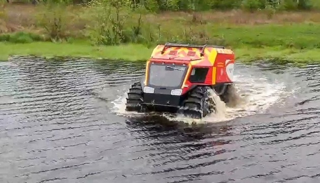 Reznikov tests Ukrainian all-terrain vehicle Bohun