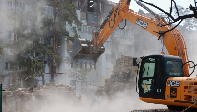 В Ірпені почали відновлювати зруйновані внаслідок агресії РФ приватні будинки