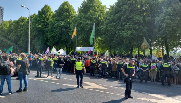 На кліматичній демонстрації в Гаазі затримали понад 1500 активістів