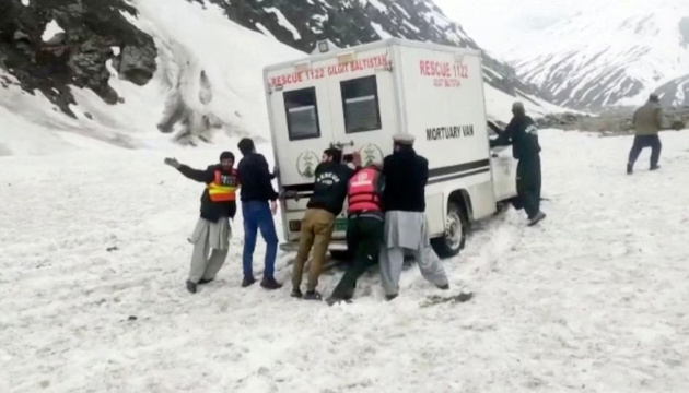 У Пакистані внаслідок сходження лавини загинули 11 людей
