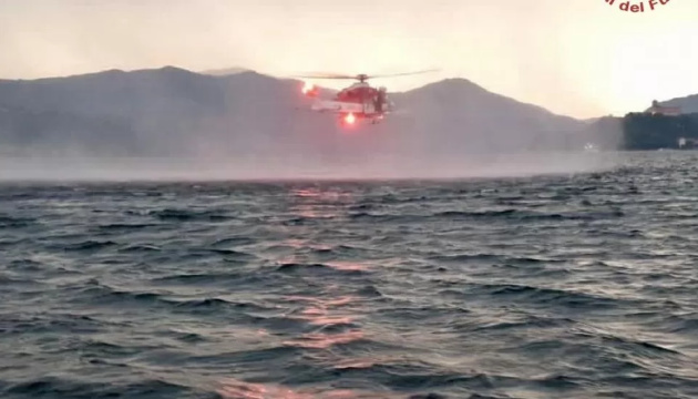 На італійському озері перевернувся човен із туристами, є загиблі