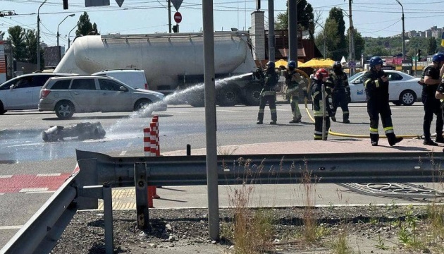 У Києві призупиняли рух низки тролейбусів через падіння уламка ракети