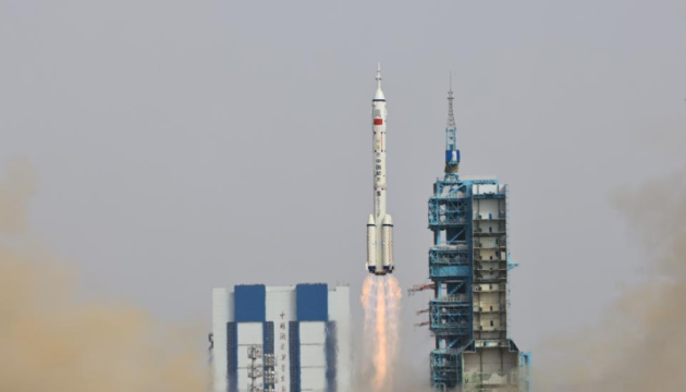 Китай успішно вивів у космос пілотований космічний корабель Shenzhou-16