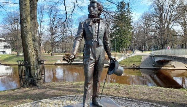 У Ризі демонтували пам'ятник Пушкіну