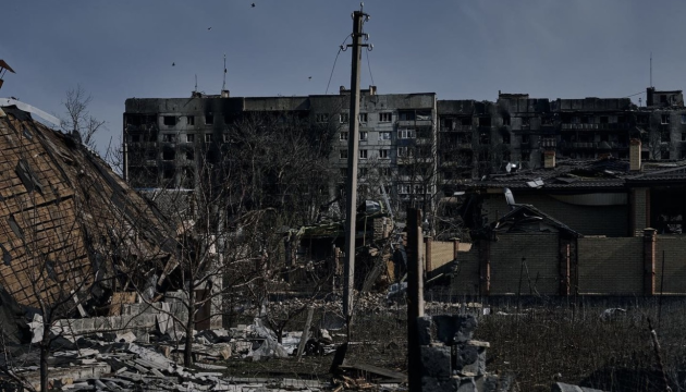 Syrsky muestra cómo las Fuerzas Armadas de Ucrania destruyen las posiciones rusas en las afueras de Bajmut