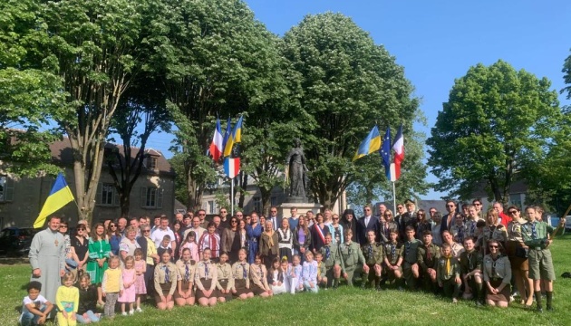 Українська громада долучилася до святкування Днів Анни Київської у Франції
