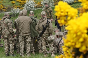 Instructors from Norway train Ukrainian soldiers to safely overcome minefields